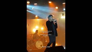 Tu Jo Mila Live Performance By KK. Lyrics With English Translation #reels #india #bollywoodsongs
