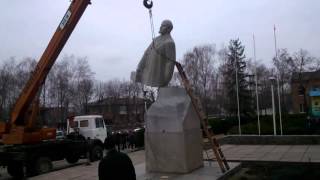 LENIN STATUE FAIL OR WIN? YOU DECIDE!