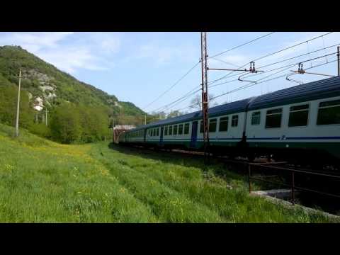 REGIONALE IN TRANSITO NEL CURVONE A RIGOROSO.(AL) 15 - 4 - 2017