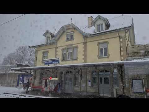 Embrach rorbas  BAHNHOF  mit dem zug , ein Schneebedeckter Tag