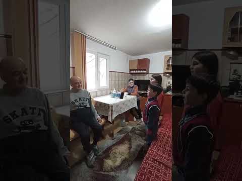 Open the door, I'm coming with a carol!❤️🌲❤️