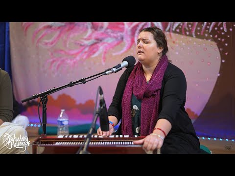 Rocking Kirtan by Nadiya Mani - Day 2 - Radhadesh Mellows 2022