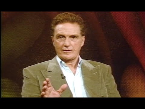 Rewind: Robert Stack on "Airplane," "The Untouchables," real-life mobsters & more