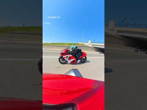 2025 Ducati Panigale V4 VS Suzuki Hayabusa #ducati #suzuki #shorts