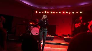 Talk About Love - Danielle Bradbery Manhattan, KS 11/26/2018