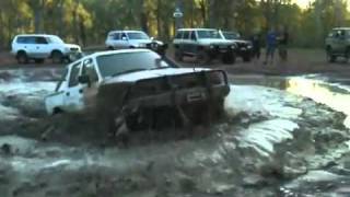 preview picture of video 'Hilux Mud Bath Landcruiser Park Kilcoy'