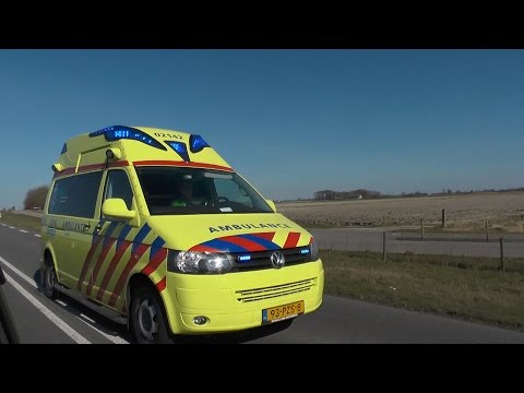A1, Silverline Ambulance 02-142 passeert ongeval thv Finkum op weg naar MCL