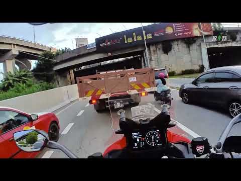 Ducati Multistrada V4S in heavy traffic + top speed