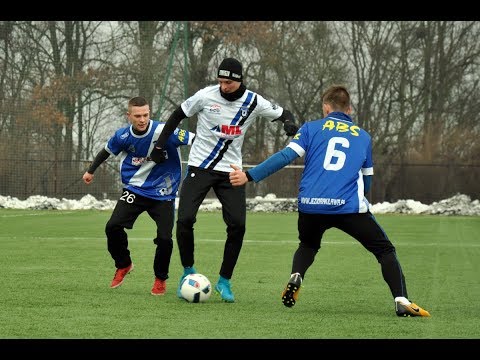 Groźna akcja Zawiszy Bydgoszcz pod bramką Jezioraka w meczu sparingowym