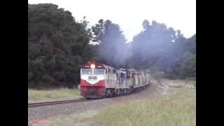 preview picture of video 'Loaded El Zorro Grain train at Hamilton'