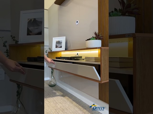 Painel para TV Até 65 Polegadas Matisse Frisado 1 Porta Basculante com Led Cinamomo/Off White - Artely Móveis