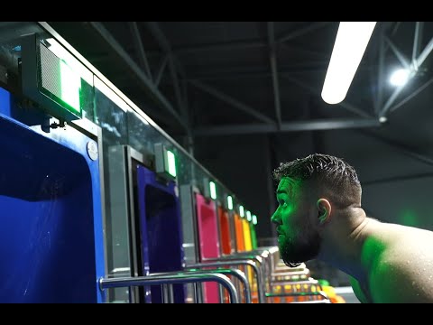 TĘCZOWA ZJEŻDŻALNIA DLA 8 OSÓB? POKAZUJEMY JAK NA NIEJ ZJECHAC