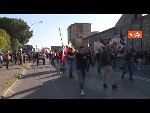 Il corteo di Forza Nuova sfila per Prato