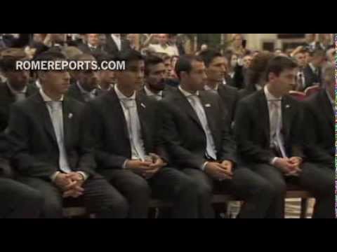 Francisco recibió a los futbolistas de la Argentina e Italia