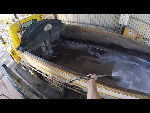 E120 SPRAYING THE TRUCK BIN TO PREVENT THE ASPHALT FROM STICKING. THE SECRET WEAPON. POV DUMP TRUCK.