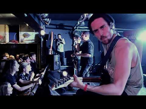 Leander Kills –Juhász Marci – Este Van