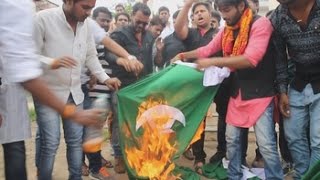 La India saca el armamento pesado contra Pakistán y el dinero negro