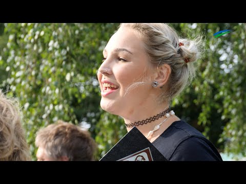 Emder Kneipenchor singt “Fest und Flauschig”-Intro