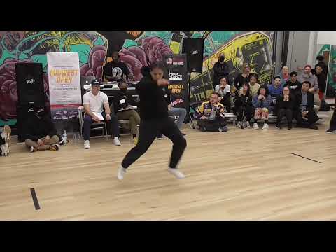 SASHA FOX VS CHACHARA QUARTERS