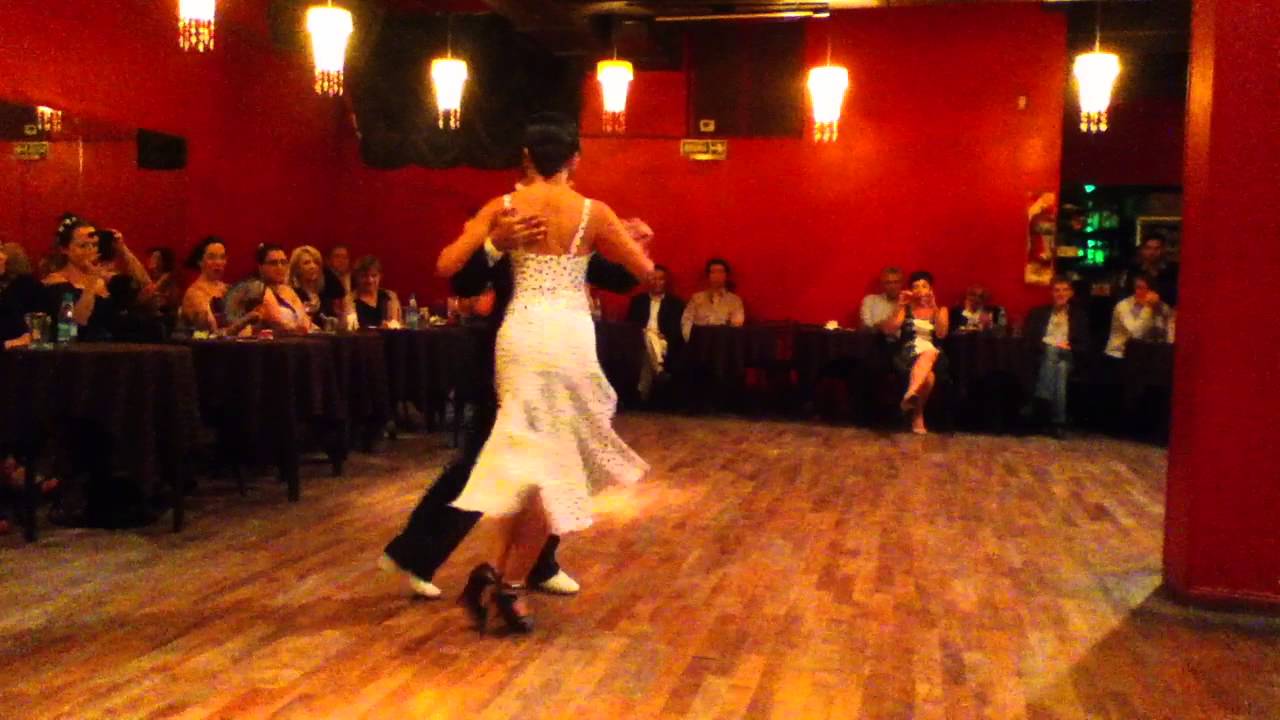 Bailaron Cinthia Diaz & Bruno Mayo, en la milonga de los domingos El Beso. Part. 1 - 17/05/15
