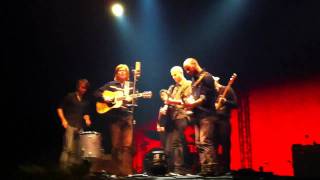 Milow ft. Brett Dennen - so far from me (live) HMH 17-11-11