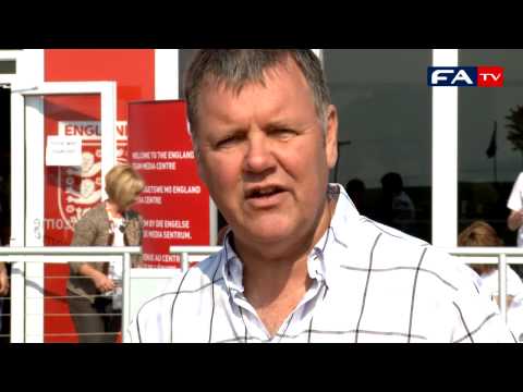 download lagu mp3 mp4 Clive Tyldesley, download lagu Clive Tyldesley gratis, unduh video klip Clive Tyldesley