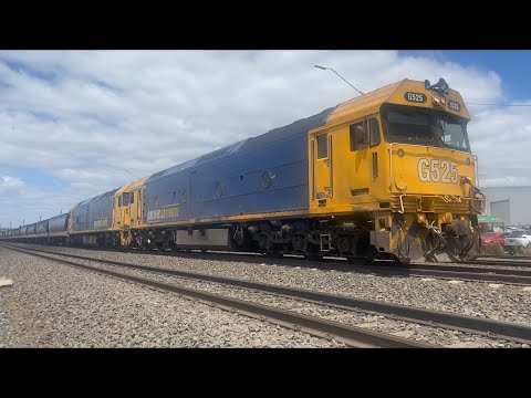 Pacific National empty SG grain with G525 and BL32 passing through North Geelong 12/11/2023