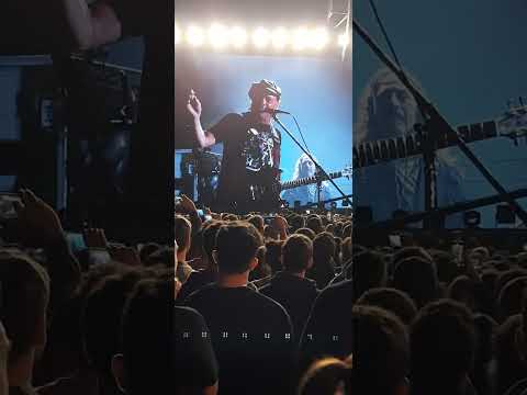 Divididos invitó a @larenga a tocar en Velez. (El final...)