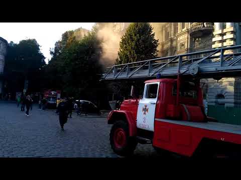 В Одесі горить Будинок Руссова