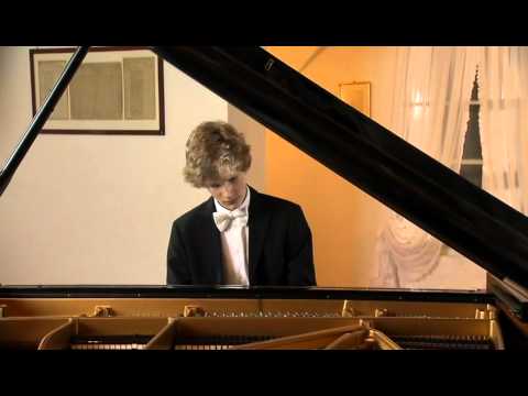 Jan Lisiecki - F. Chopin - Waltz Op. 64 No. 2