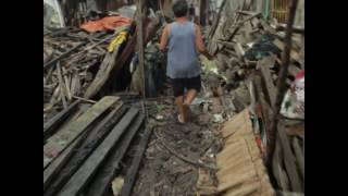 preview picture of video 'BANAGO - Surviving Super Typhoon Haiyan (Yolanda) - Please Help'
