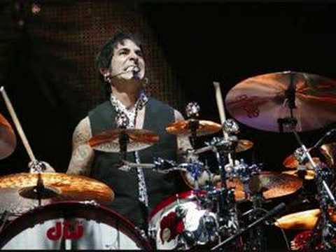 ALEX GONZALEZ  visita:http://alexgonzalezdrums.hi5.com