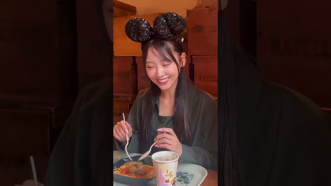 昨日ディズニー行った時に友達が撮ってくれた笑#ふるっぱー #櫻井優衣 #なあになあに #DayDay #ラヴィット