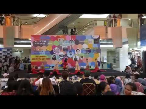 AOA - Miniskirt + Like A Cat + Bing Bing By COA (Charlies of Angels) 30/07/2017 @Mangga2Square