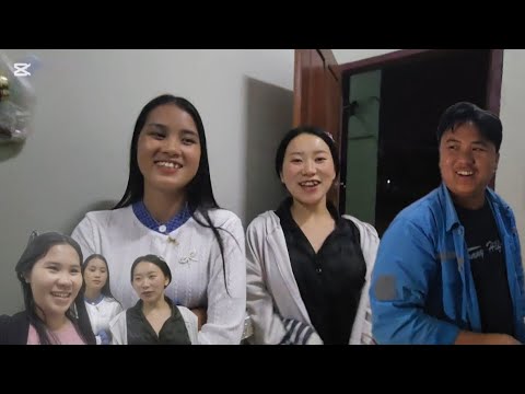 Hmov ab ntaub peb tham peb lom zem kawg 😁