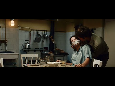 A Radiant Girl / Une jeune fille qui va bien (2022) - Clip (French)