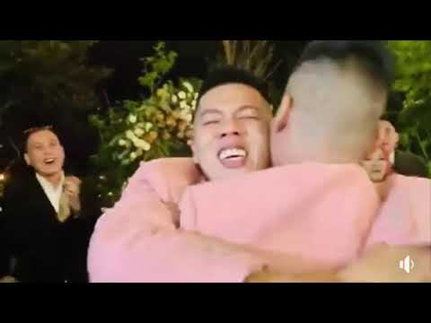 Ngay trong đám cưới Tóc Tiên - Hoàng Touliver xuất hiện màn cầu hôn gây sốt của cặp đôi đồng giới