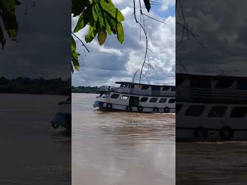 CENA INCRÍVEL! Balsa Cortando as Águas do Rio Madeira! 😱 Segredos da Amazônia