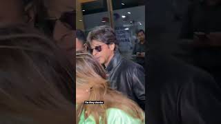 Download lagu Shahrukh Khan snapped at the airport. mp3