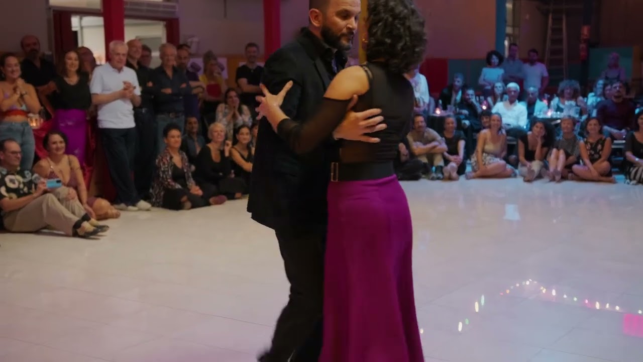 Video thumbnail for When the audience tells you what to do(tango raffle)- Bruno Tombari & Rocio Lequio