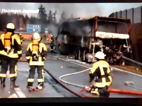 Bus brucia sulla A73