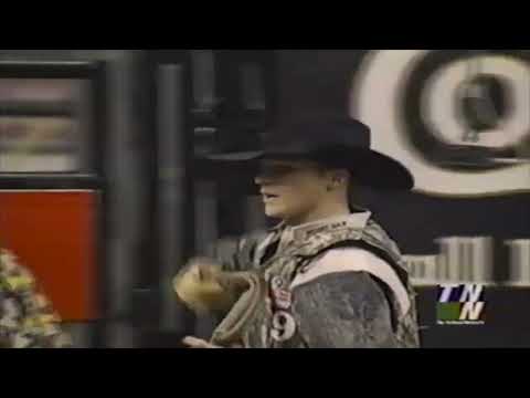 Justin McBride vs Law Dog - 01 PBR Shreveport (89 pts)