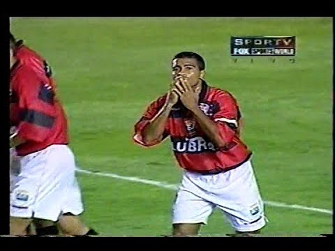 Romário vs Olimpia (1999) - Baixinho faz dois gols e ainda dá show com direito a chapéu e letra!
