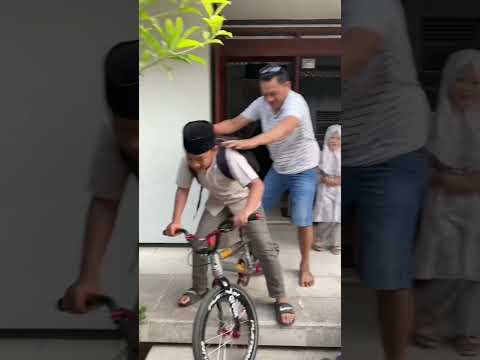 Ayah jahilin Adit 😂 #sepeda #aditgendis #bmx #cycling #onthel #shorts #fypシ
