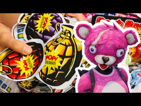 EXPLOSIVE SURPRISE TOYS - BOMB BAGS for FUNNY PRANKS, FORTNITE FIGURES SQUISHY vs BOMB BAG SWORD