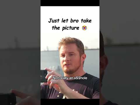 Just take the pic bro 😭✌️