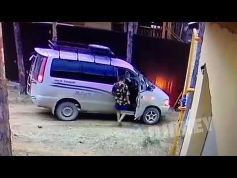 Житель Якутска разбил автомобиль, чтобы достать бутылку сока