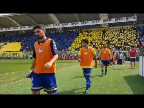 Modena - Vigor Carpaneto: la coreografia da brividi della curva sud