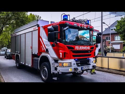 [PKW kollidiert mit Straßenbahn] - 1/KW40/01 + neuer Rüstwagen der Feuerwehr Duisburg