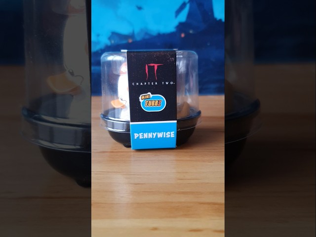 Vídeo relacionado con TUBBZ Mini: Horror - Pennywise Figura Mini Coleccionable de Pato de Goma Disfrazado